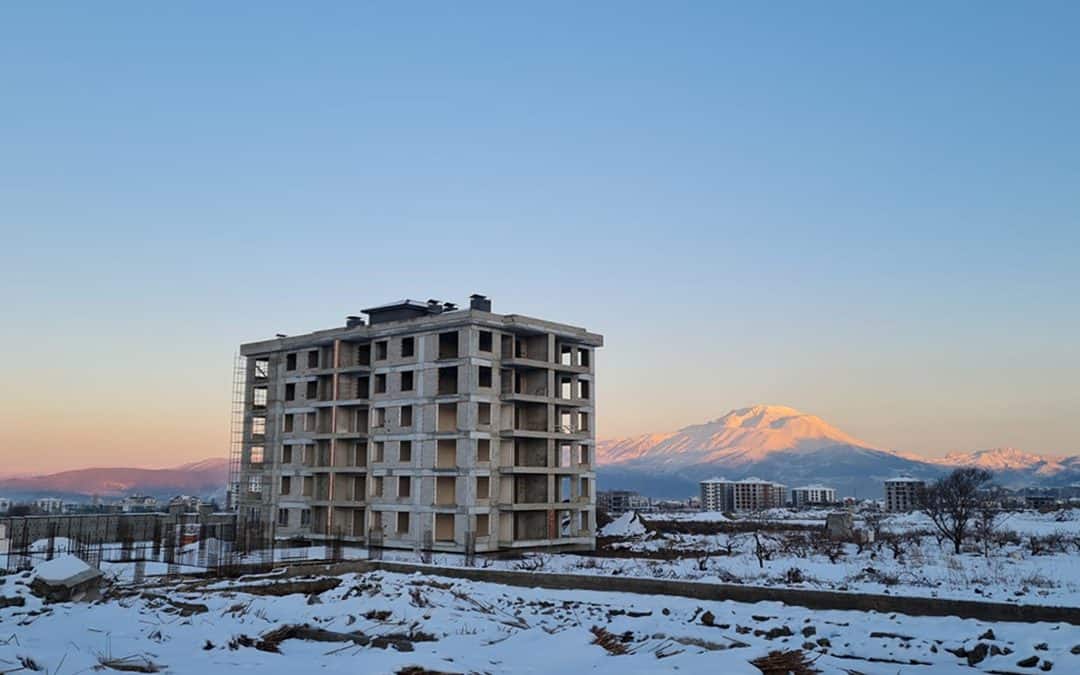 Gölcük Evleri projesi 1. blok ve Davraz Dağı